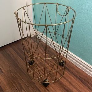 Metal hamper